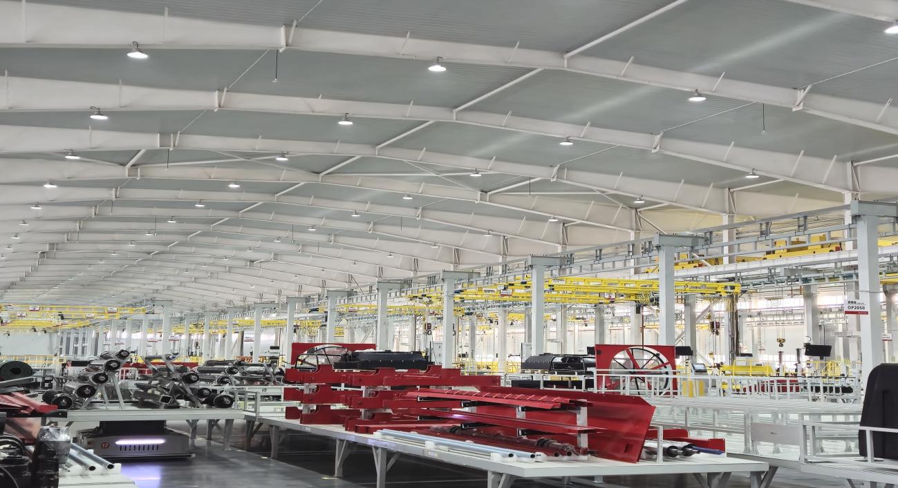 采棉机智能装配产线设计与实施实景图.jpg 采棉机智能装配产线设计与实施实景图.jpg